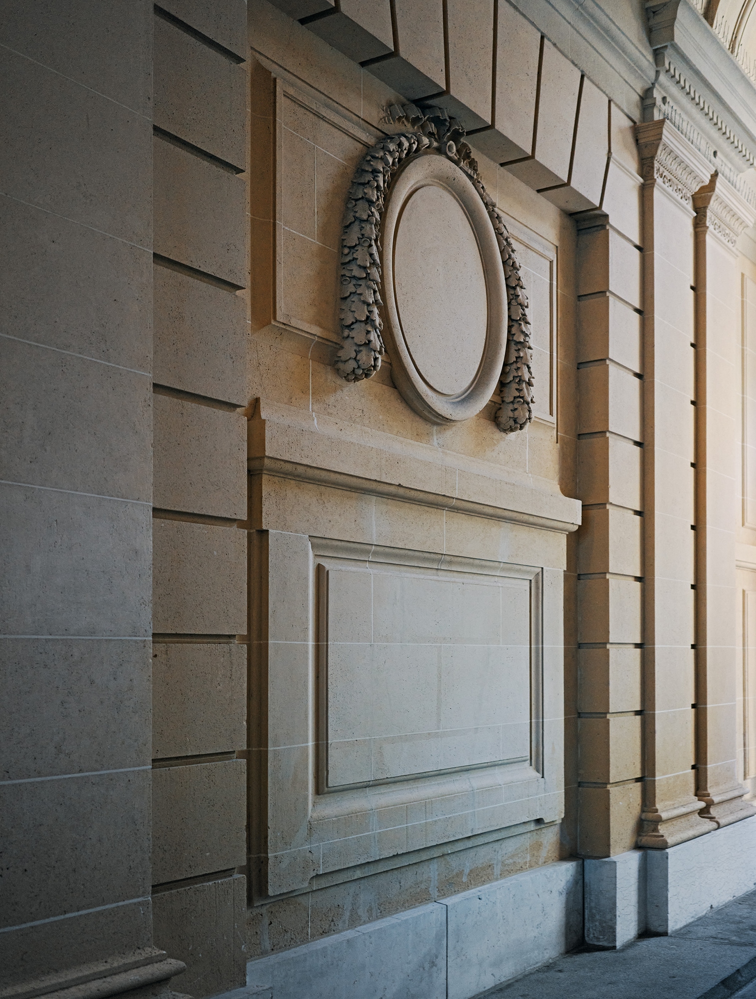 living walls Vliestapete "Fototapete Fassade Klassik Sandbeige - Architektur" matt strukturiert von Living Walls