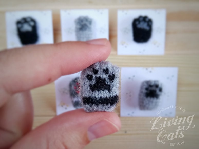 Kleine Katze Pfote Anstecknadel, Süße Pin, Brosche Pin Wolle, Tier Brosche, Weiche Art Graue Katzenliebhaber Geschenk, Katzenmama Kitty Love Kleine Katze Pfote Anstecknadel, Süße Pin, Brosche Pin Wolle, Tier Brosche, Weiche Art Graue Katzenliebhaber Geschenk, Katzenmama Kitty Love von LivingCats
