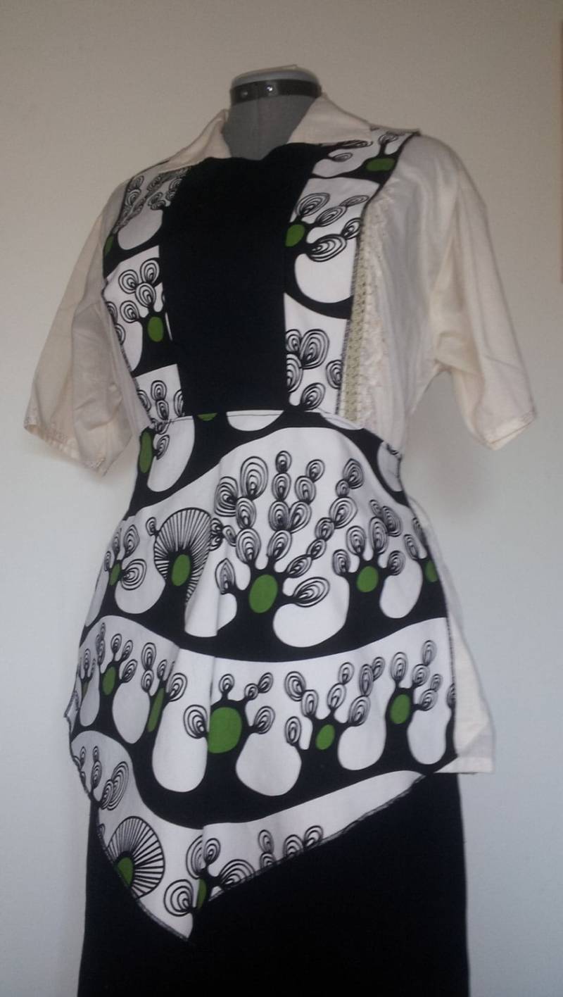 Vintage-stil Schürze, Klettverschluss W/Baumwolle Broadcloth Krawatte - Schwarz Und Weiß Mit Grüner Funktion Vintage-stil Schürze, Klettverschluss W/Baumwolle Broadcloth Krawatte - Schwarz Und Weiß Mit Grüner Funktion von LivingFabric