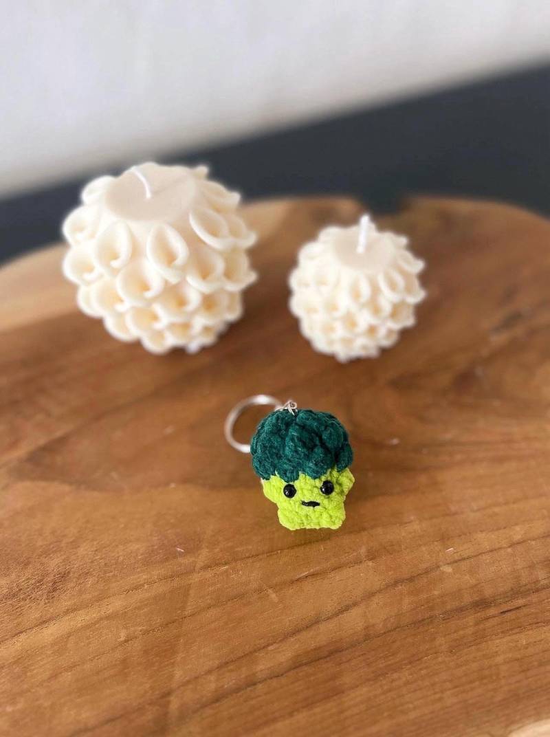 Brokkoli Schlüsselanhänger Broccoli Gehäkelt Amigurumi Häkelfigur Accessoires Crochet Handgefertigt Geschenkidee Brokkoli Schlüsselanhänger Broccoli Gehäkelt Amigurumi Häkelfigur Accessoires Crochet Handgefertigt Geschenkidee von LivingKunst