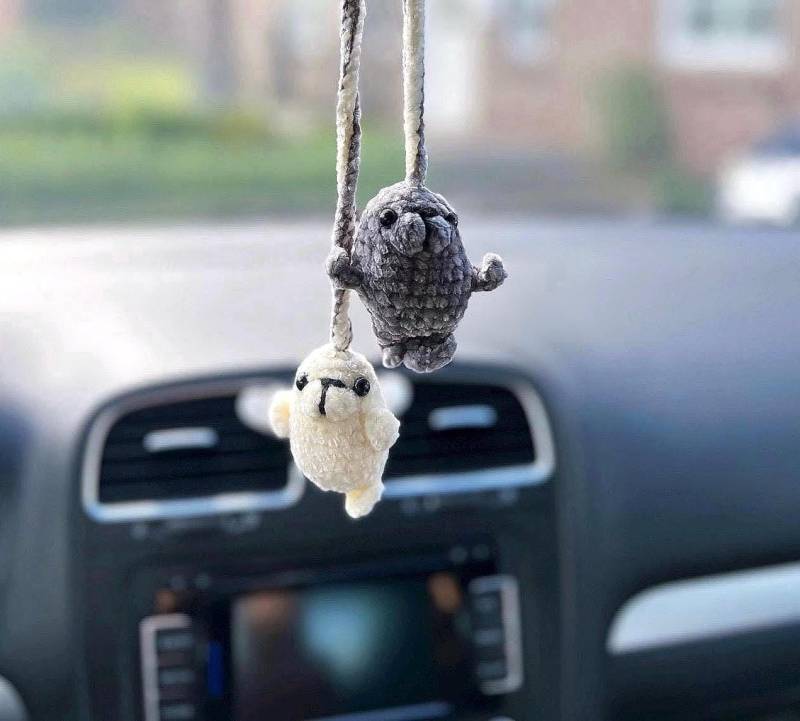 Robbe Anhänger Fürs Auto Car Seehund Gehäkelt Amigurumi Häkelfigur Accessoires Crochet Handgefertigt Geschenkidee Robbe Anhänger Fürs Auto Car Seehund Gehäkelt Amigurumi Häkelfigur Accessoires Crochet Handgefertigt Geschenkidee von LivingKunst
