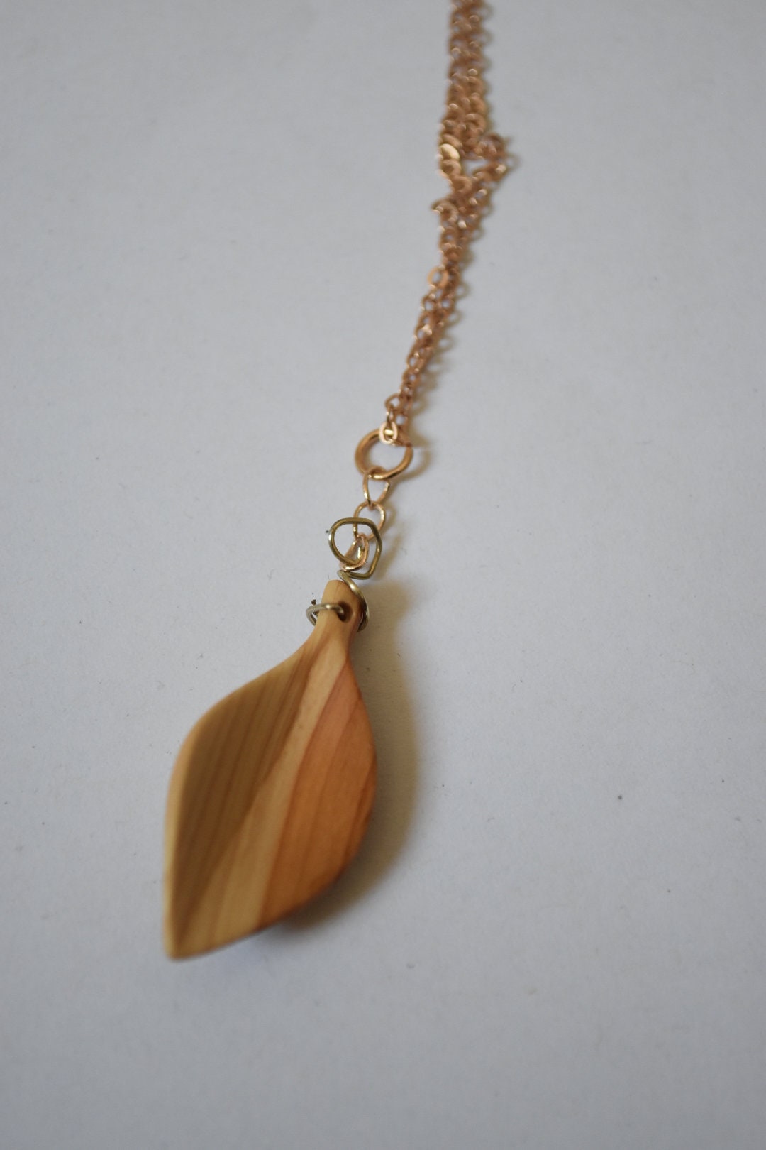 Geschwungenes Holzblatt Geschwungenes Holzblatt von Livingwoodjewelry
