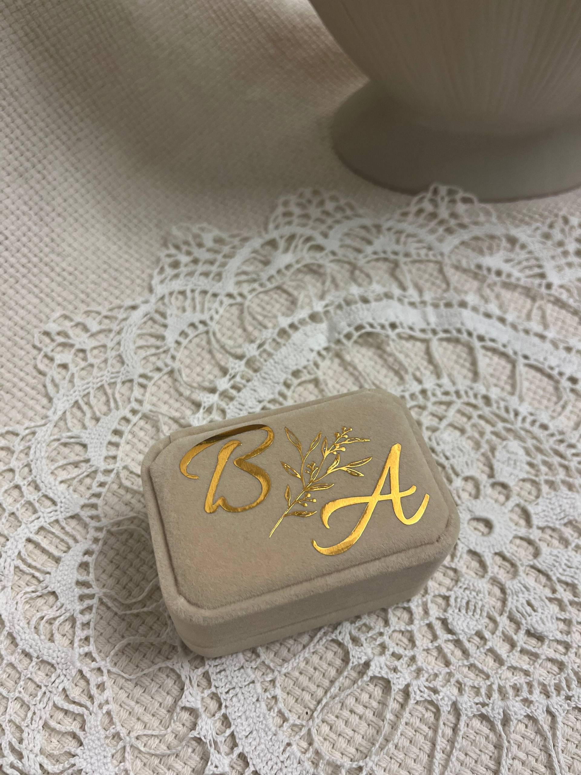 Personalisierte Ringschatulle Samt von LiyaTasarimAtelier