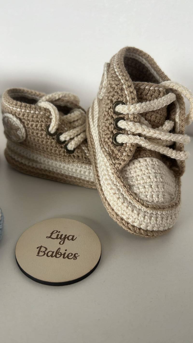 Baby Converse Shuhe, Babyschühchen, Babyschuhe, Füßlinge, Baby, Gehäkelte Babyschuhe Baby Converse Shuhe, Babyschühchen, Babyschuhe, Füßlinge, Baby, Gehäkelte Babyschuhe von Liyadesignn