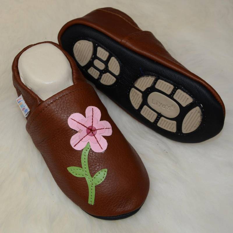 Liya's Hauschuhe Mit Gummisohle - #685 Rosa Blume in Rotbraun von LiyasShop