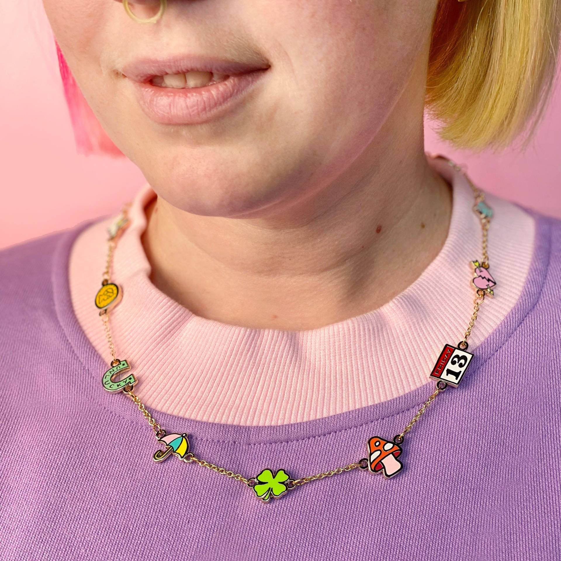Pech & Glück Emaille Charm Halskette - Doppelseitige Regenbogen Charms Statement Accessoire Vergoldet Pech & Glück Emaille Charm Halskette - Doppelseitige Regenbogen Charms Statement Accessoire Vergoldet von LizHarry