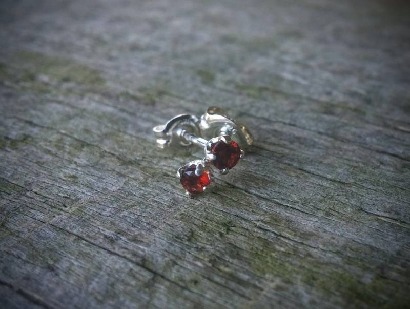 Granat Ohrstecker Granat Ohrstecker von LizHorneDesigns