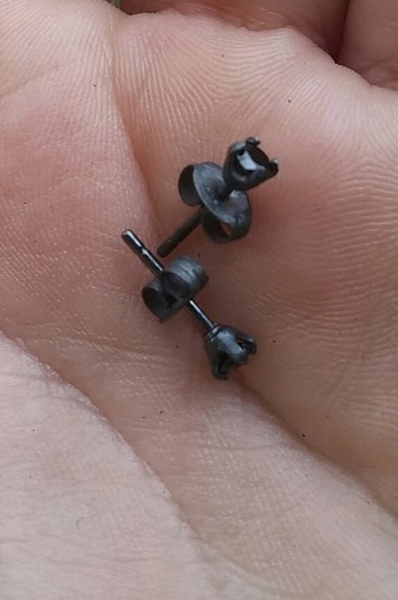 Kleine Schwarz Silber Ohrstecker Kleine Schwarz Silber Ohrstecker von LizHorneDesigns