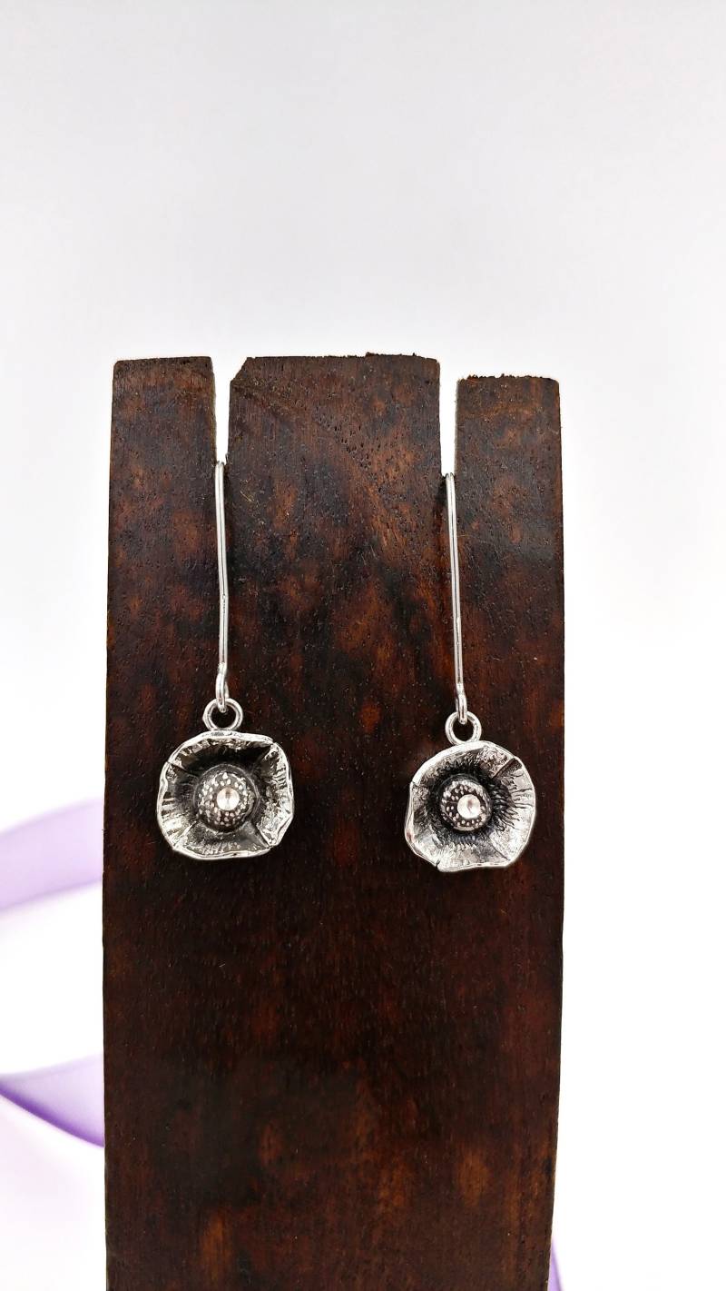Lange Hängende Mohnblumen-Ohrringe von LizHorneDesigns