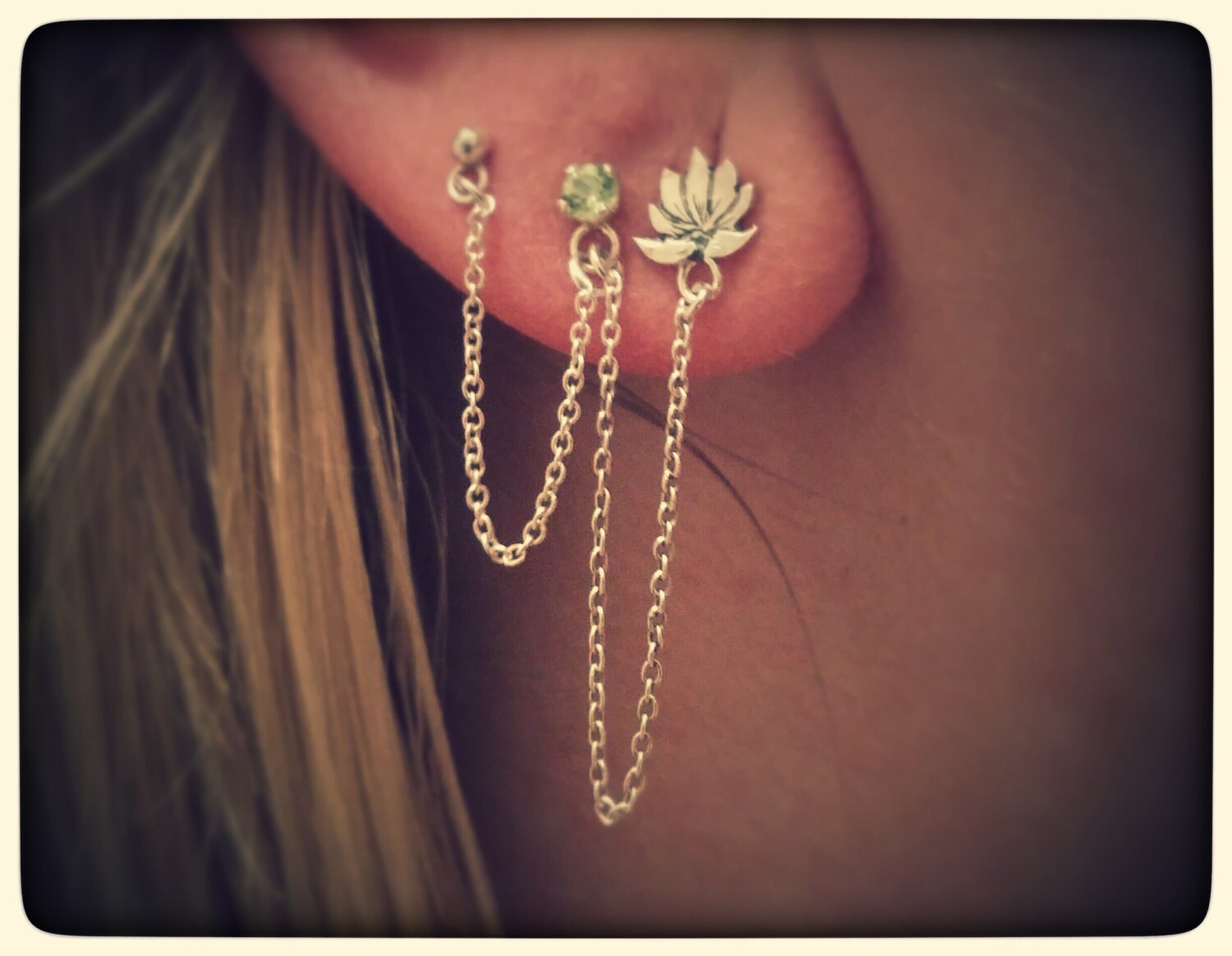 Lotusblüte Und Peridot Ohrringe Lotusblüte Und Peridot Ohrringe von LizHorneDesigns