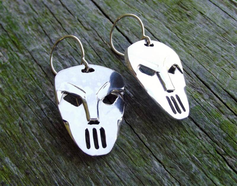 Silber Casey Jones Hockey Maske Ohrringe Silber Casey Jones Hockey Maske Ohrringe von LizHorneDesigns