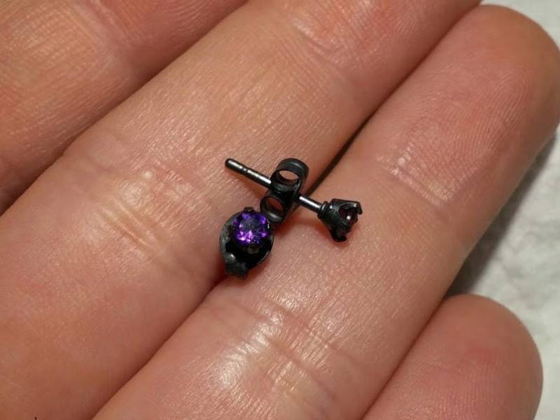 Zarte Amethyst Ohrstecker Zarte Amethyst Ohrstecker von LizHorneDesigns