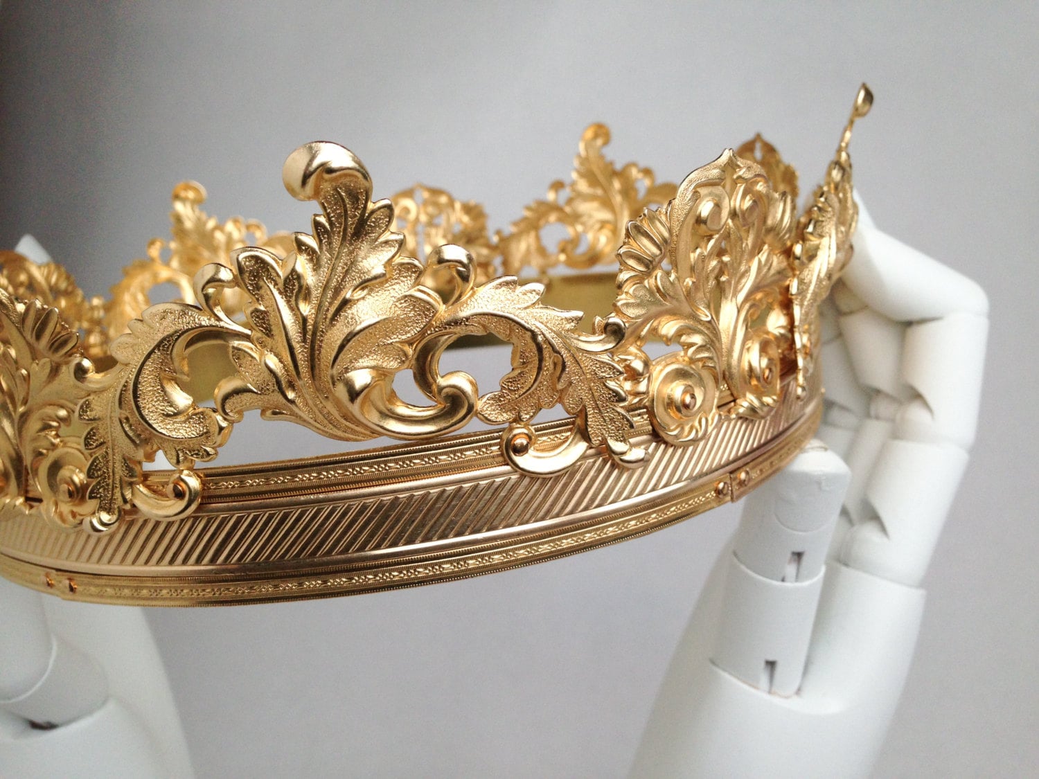 Lorde Goldene Herrenkrone Aus Messing Lorde Goldene Herrenkrone Aus Messing von LizaMena