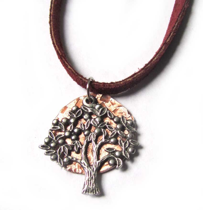 Baum Des Lebens Kleine Anhänger Halskette Charme Mit Gehämmert Kupfer Penny Baum Des Lebens Kleine Anhänger Halskette Charme Mit Gehämmert Kupfer Penny von LizaPaizisCreations