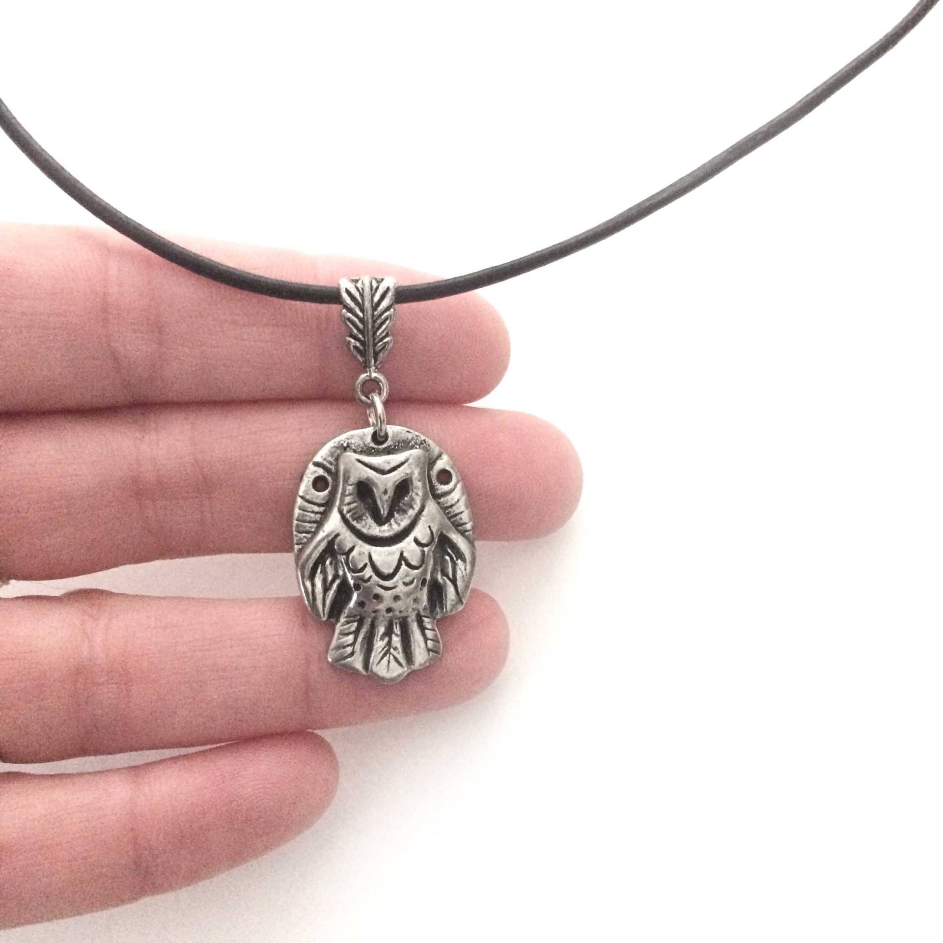 Eule Anhänger Halskette Schleiereule Zinn Totem Schmuck Eule Anhänger Halskette Schleiereule Zinn Totem Schmuck von LizaPaizisCreations