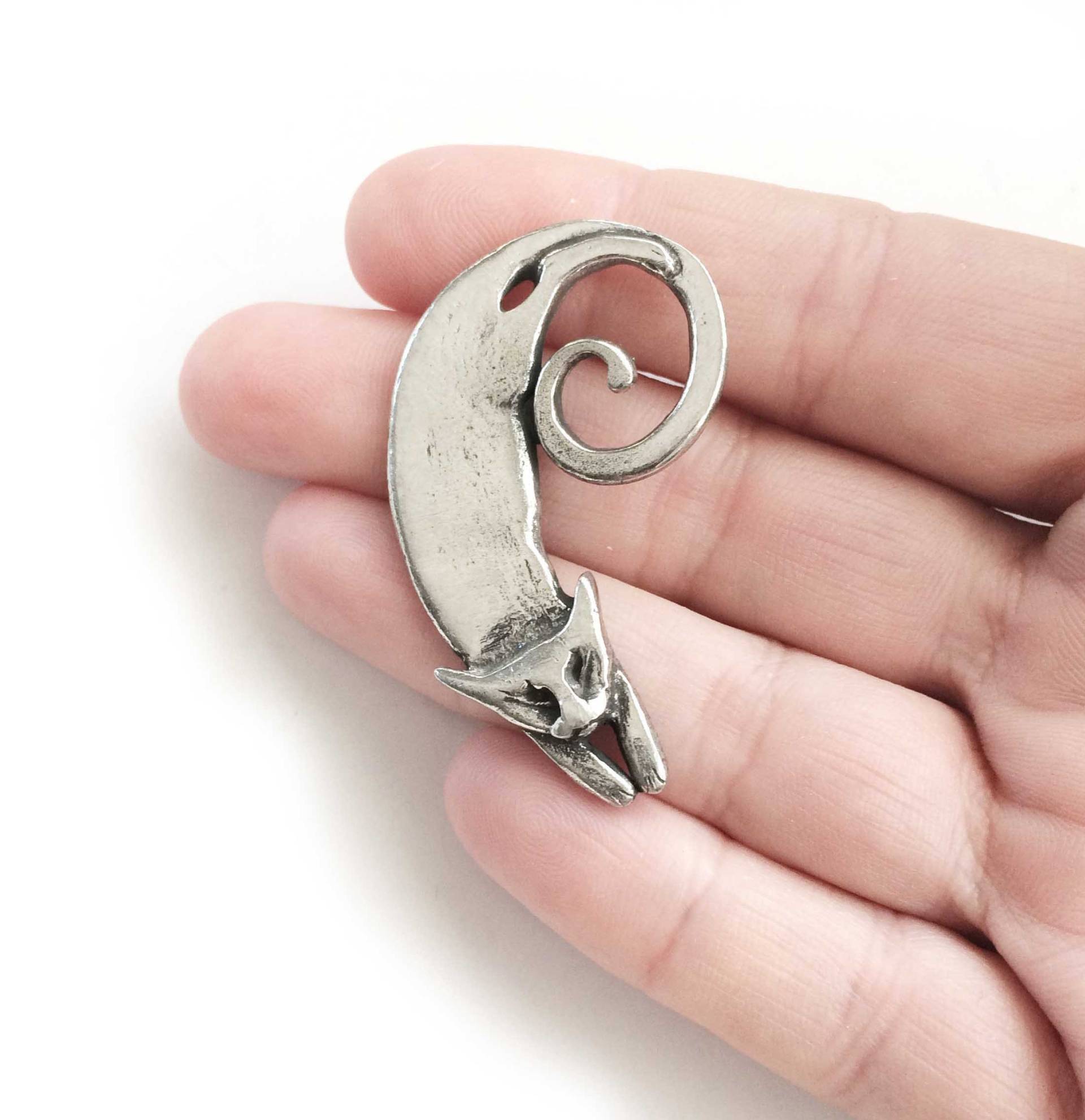 Katzenbrosche Zinn Katze Anstecker Pin Eine Originelle Katzen Schmuck Design Katzenliebhaber Geschenk Von Meiner Eigenen Originalen Schnitzerei Katzenbrosche Zinn Katze Anstecker Pin Eine Originelle Katzen Schmuck Design Katzenliebhaber Geschenk Von Meiner Eigenen Originalen Schnitzerei von LizaPaizisCreations