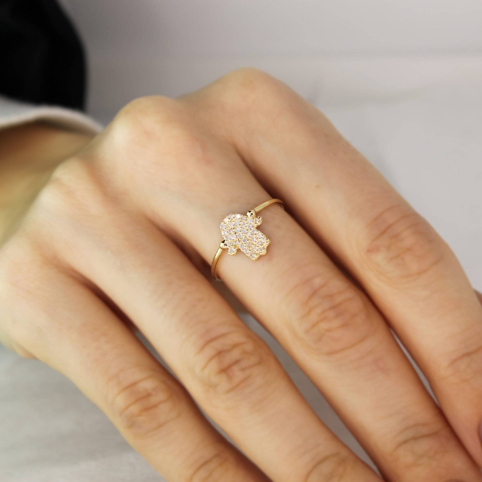 Gold Hamsa Hand Ring 14K Massivgold Diamant Edelstein Pave Fatimas Mini Beschützer Glücksbringer Amulett Geschenk Für Sie von LizdorJewelry