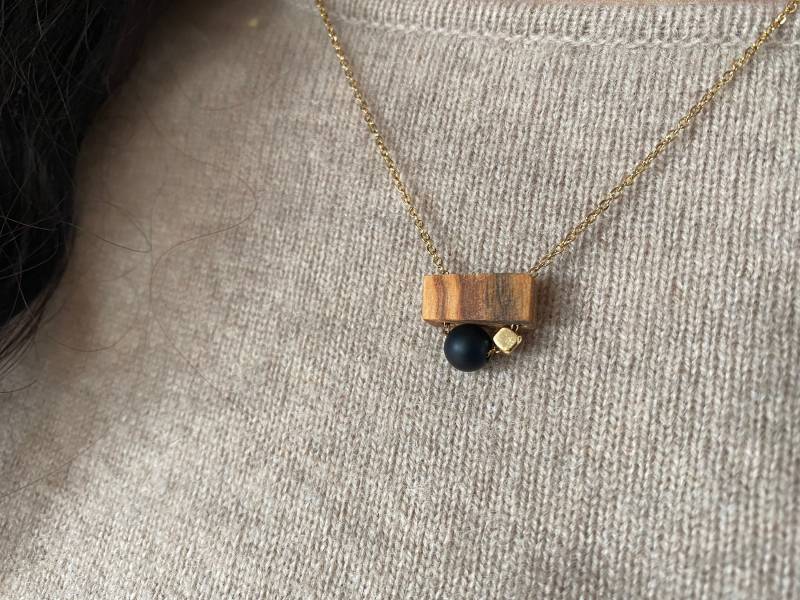 Kette Kurz Olivenholz & Goldperle von LizoAccessoires