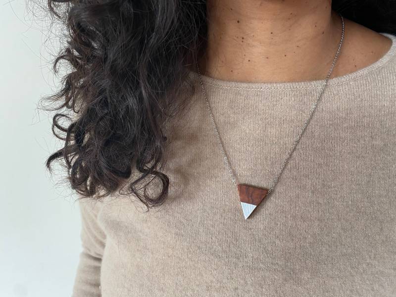 Kette Lang Dreieck & Olivenholz Silber von LizoAccessoires