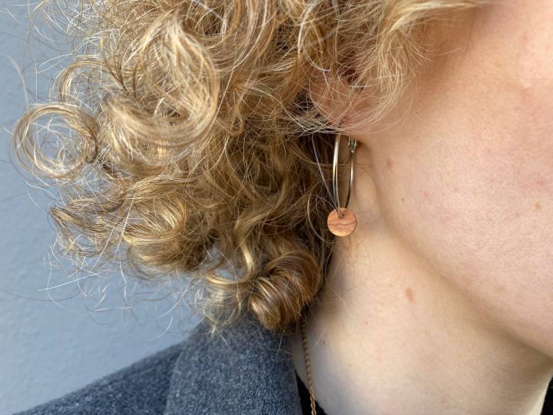 Silberne Creole Mit Olivenholz von LizoAccessoires