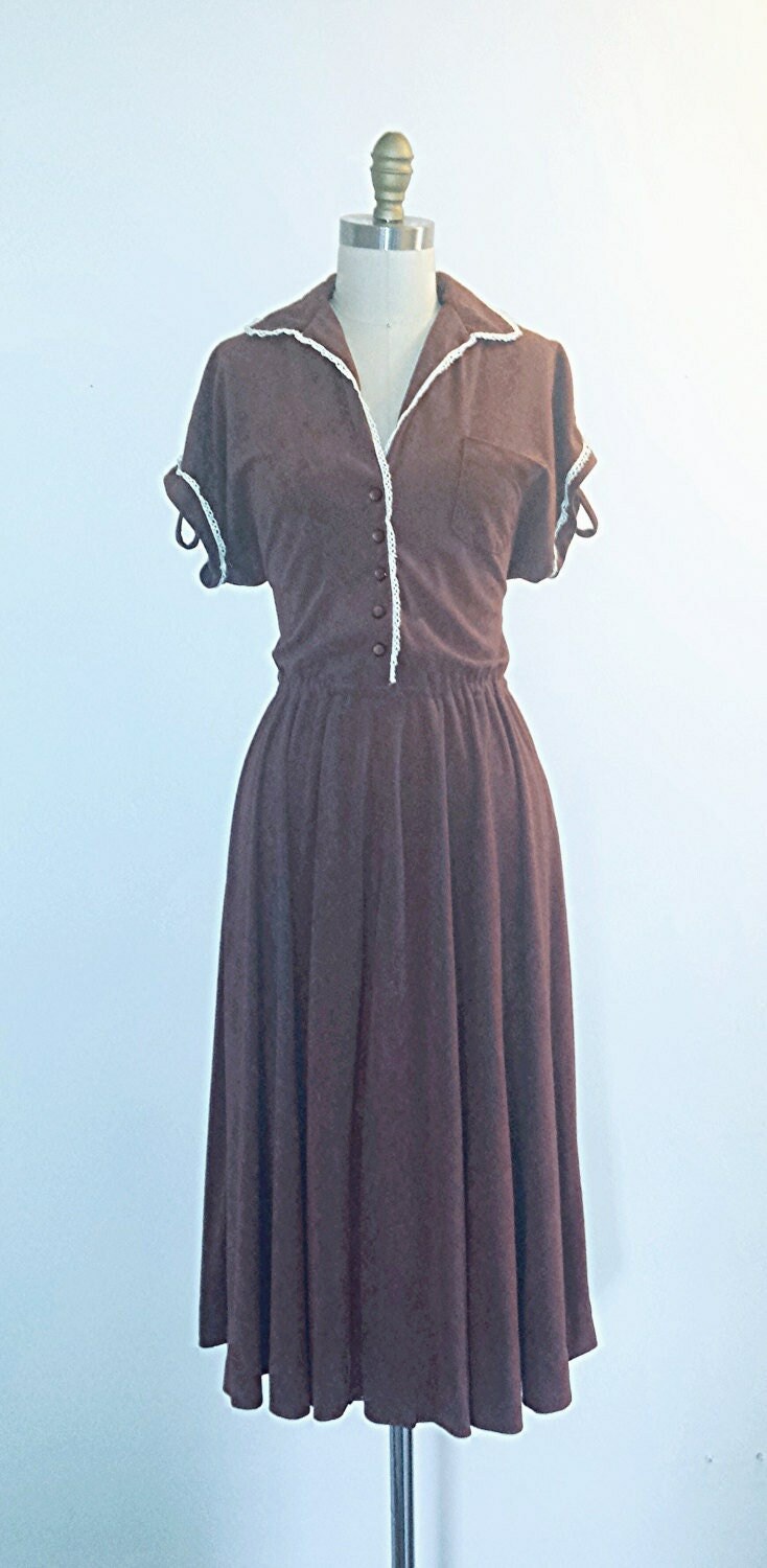 Vintage 1970Er Jahre Frottee Kleid - Hot Cocoa Und Weiß von LizsVintageSoffitta