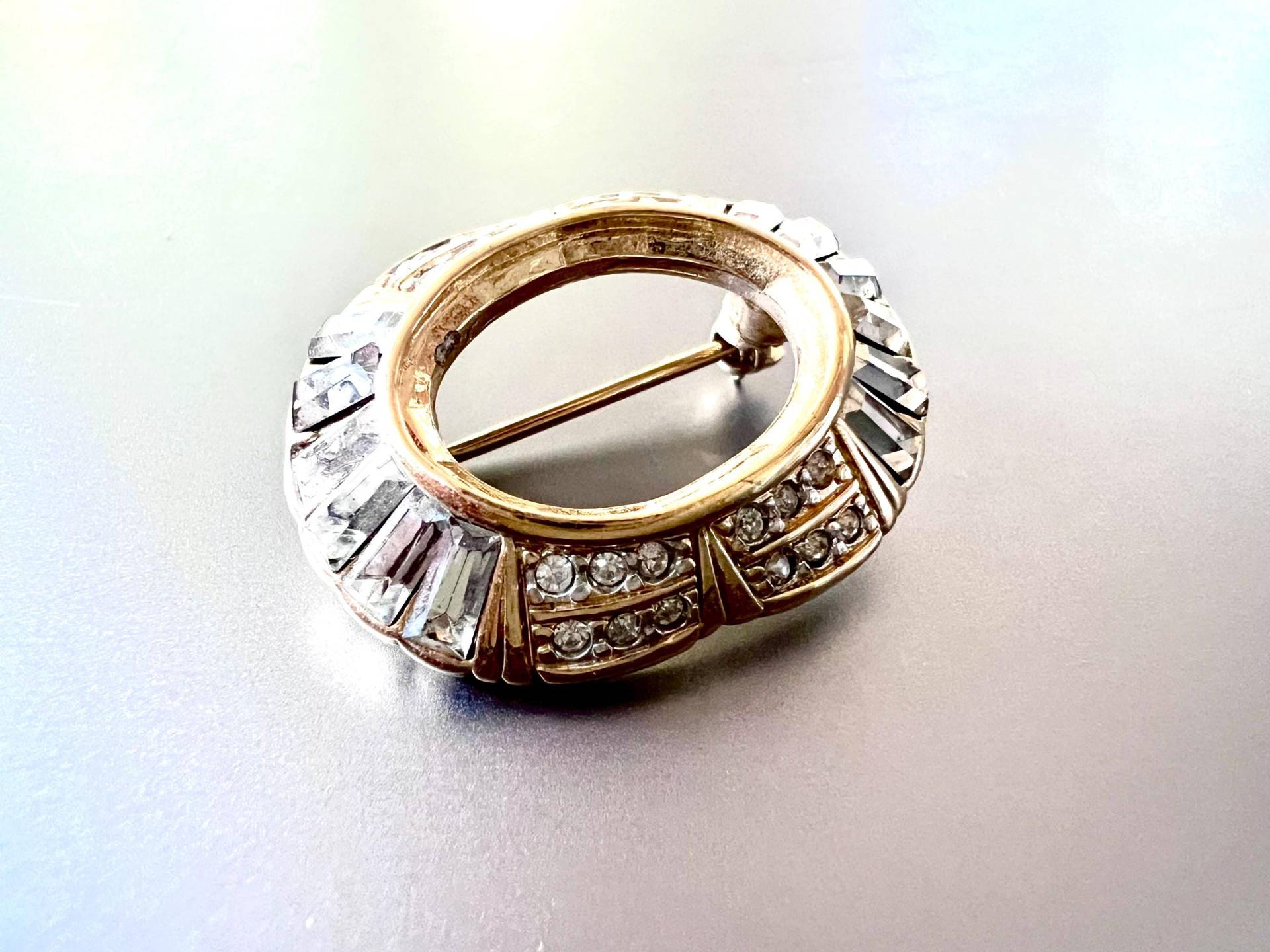 Nina Ricci Strass Brosche, Kristalle, Goldfarben, Hochzeit Braut Accessoires Schärpe Pin Nina Ricci Strass Brosche, Kristalle, Goldfarben, Hochzeit Braut Accessoires Schärpe Pin von LizzieTishVintage