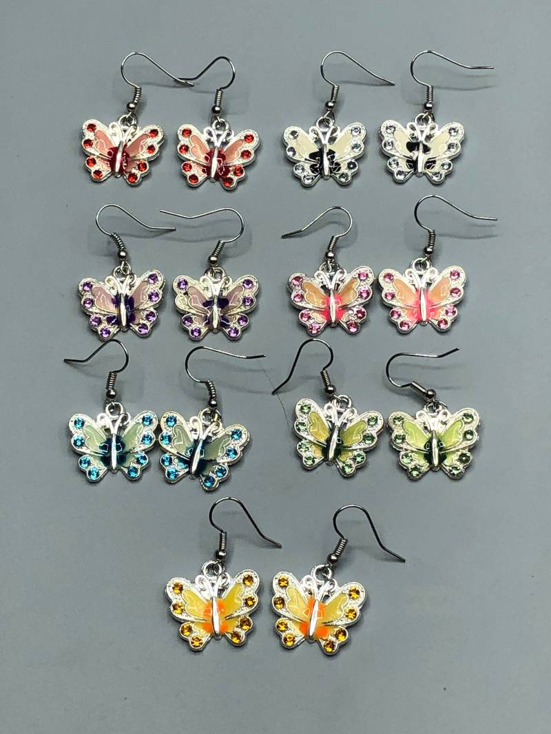 Schmetterling Charm Ohrringe Mit Faux Strasssteinen von Lizzieslanyards