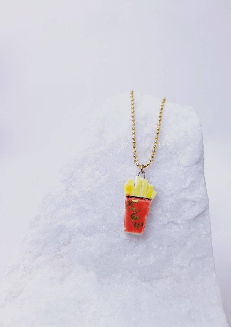 Fries, Porzellankette, 22K Gold, Gelb/ Rot/ Schwarz Fries, Porzellankette, 22K Gold, Gelb/ Rot/ Schwarz von Llorestudio