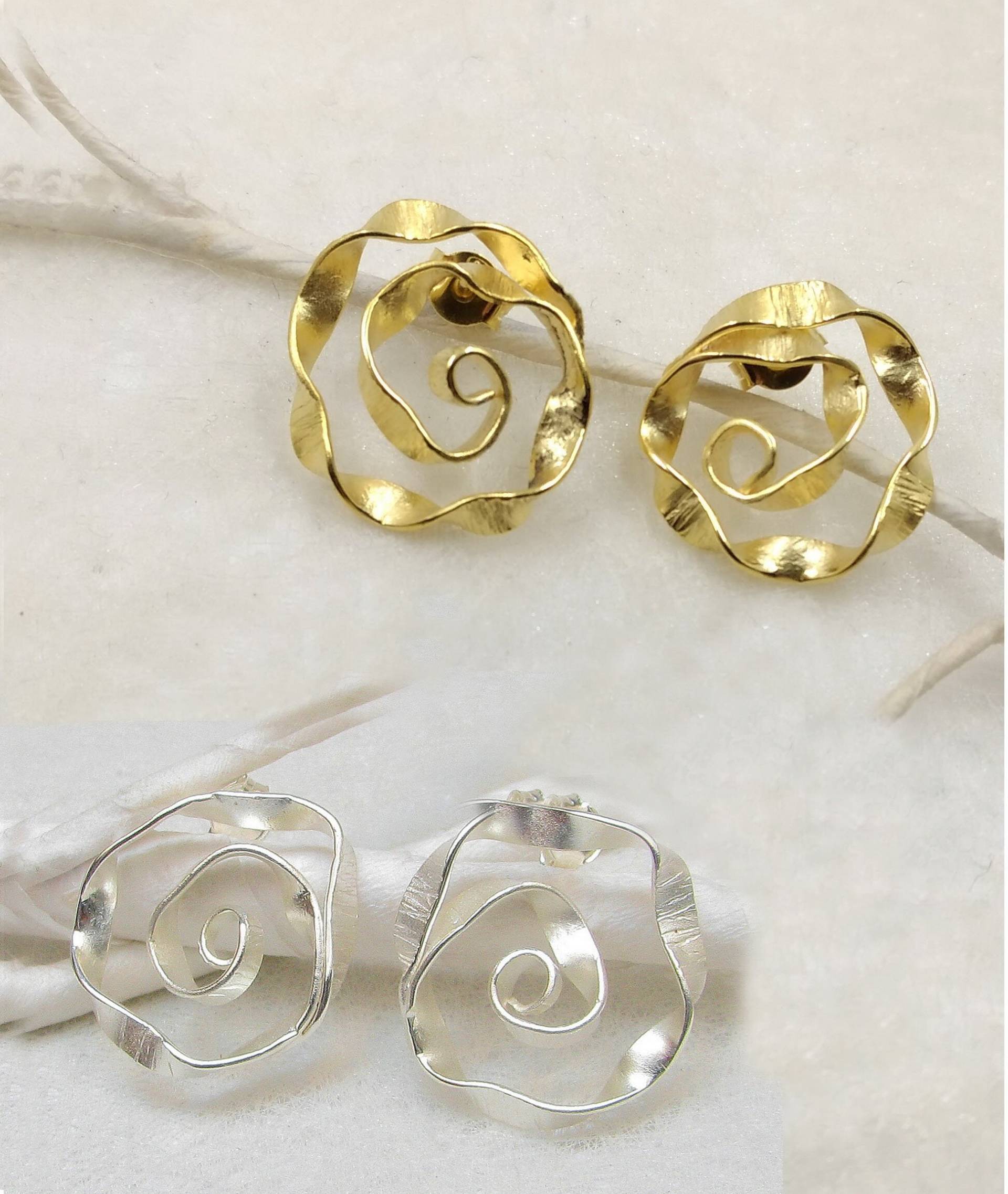 Twist - Grosser Ohrstecker in Mattem Oder 18 Karat Vergoldetem Silber Twist - Grosser Ohrstecker in Mattem Oder 18 Karat Vergoldetem Silber von LoCuRaCoTiDiaNa