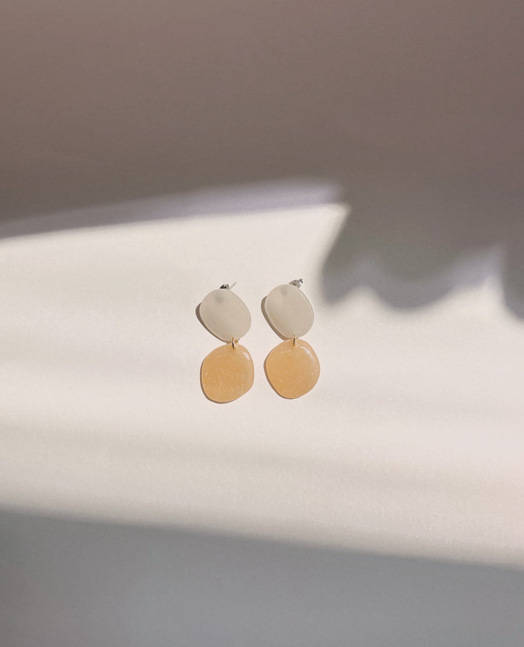 Apricot Neutral Organic Stein Tropfen Baumeln | Durchscheinend Polymer Clay Ohrringe Apricot Neutral Organic Stein Tropfen Baumeln | Durchscheinend Polymer Clay Ohrringe von LoLoAndCloudy