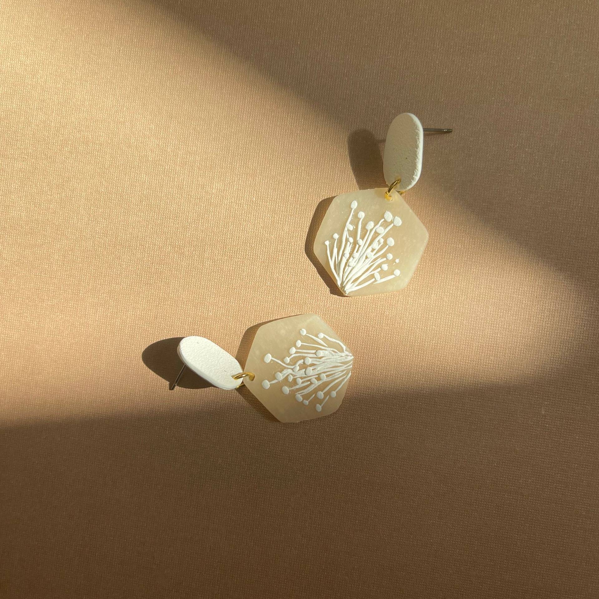 Enoki Pilz Anhängerchen | Polymer Clay Pflanze Element Erde Ohrring Enoki Pilz Anhängerchen | Polymer Clay Pflanze Element Erde Ohrring von LoLoAndCloudy