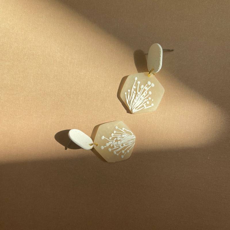 Enoki Pilz Anhängerchen | Polymer Clay Pflanze Element Erde Ohrring von LoLoAndCloudy