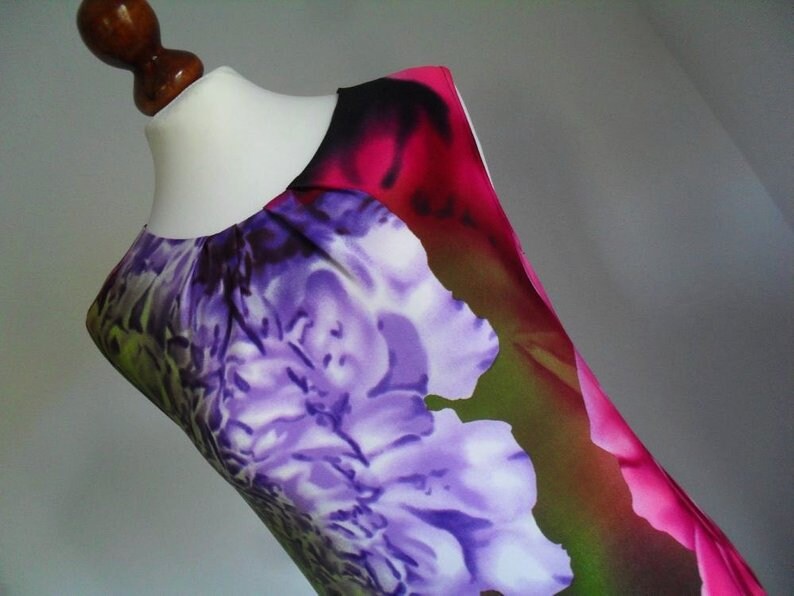 Regenbogen Farben Knaller Bunt Print Mini Kleid Poly Jersey Riesen Blumen 90Er M Medium von LoPasadoEsPasado