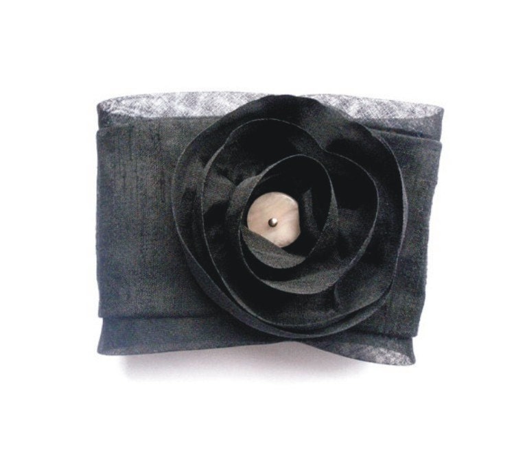 Armband Aus Shantungseide Mit Seidenrosette Crepe De Chine Armband Aus Shantungseide Mit Seidenrosette Crepe De Chine von LoVeElegance
