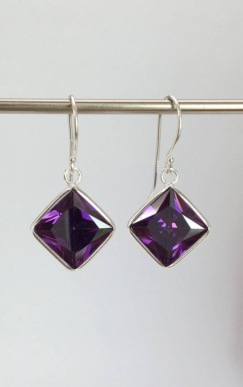 Glamorous Diamond Cubic Zirconia & Sterling Silver Square Drop Earrings Glamorous Diamond Cubic Zirconia & Sterling Silver Square Drop Earrings von LobeRobes