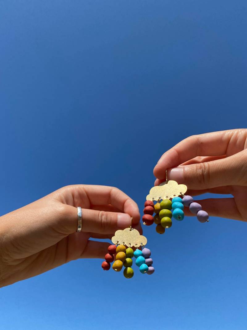 Regenbogen Wolke Ohrringe Handgemachte Polymer Clay, Hypoallergen von LobosMade