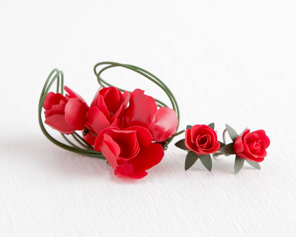 Jahrgang 1960 Rote Rose Schraube Wieder Ohrringe Mit Brosche Jahrgang 1960 Rote Rose Schraube Wieder Ohrringe Mit Brosche von LobsterBisqueVintage