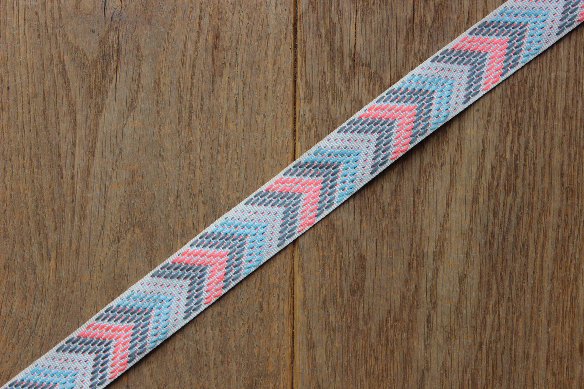Handgemachte Neutral, Neon Orange, Blau Und Grau Chevron 25mm Verstellbare Gitarre Stil Tasche Riemen Handgemachte Neutral, Neon Orange, Blau Und Grau Chevron 25mm Verstellbare Gitarre Stil Tasche Riemen von LobsterRocksLondon