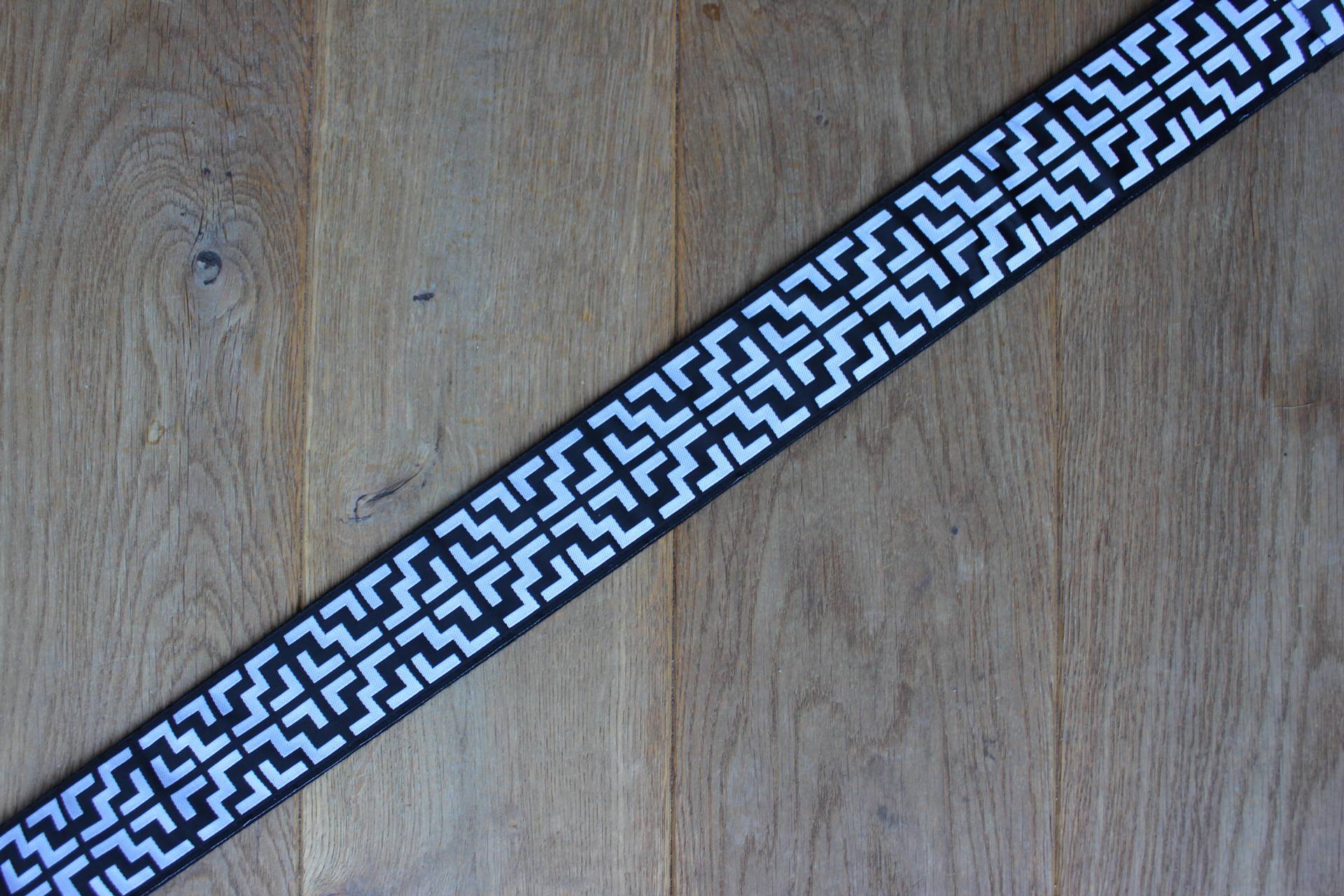 Handgemachte Schwarz & Weiß 50mm Verstellbare Gitarre Stil Tasche Riemen Handgemachte Schwarz & Weiß 50mm Verstellbare Gitarre Stil Tasche Riemen von LobsterRocksLondon