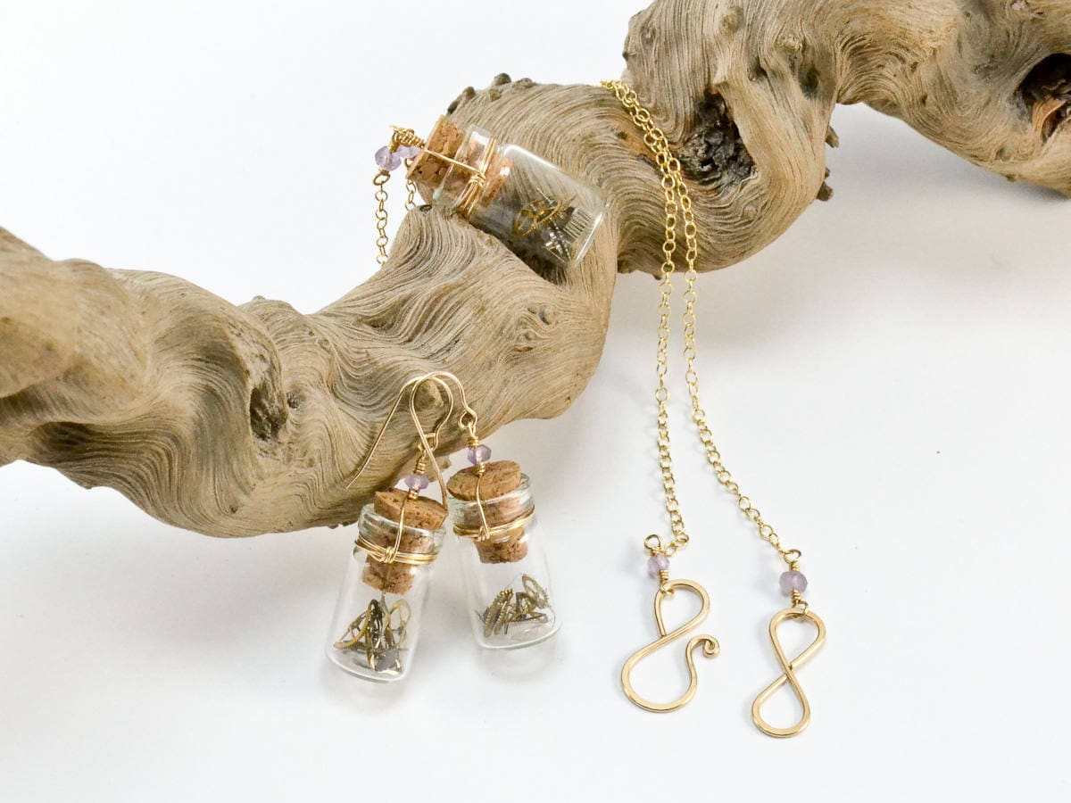 Gold Und Amethyst Halskette Ohrring Set Gold Und Amethyst Halskette Ohrring Set von Localmotive