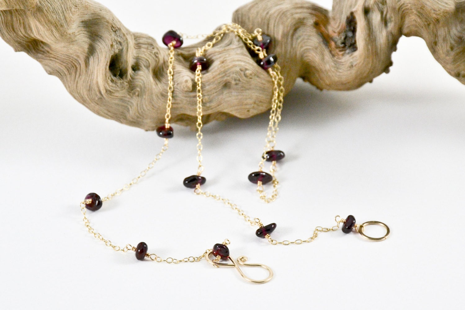 Granat Und 14Kt Gold Fill Halskette Granat Und 14Kt Gold Fill Halskette von Localmotive