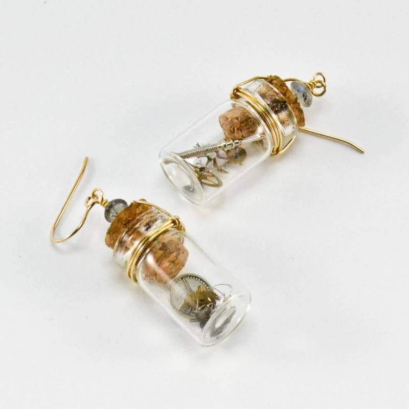 Winzige Flaschenuhr Zahnräder Ohrringe - Labradorit & 14Kt Gold Fill Winzige Flaschenuhr Zahnräder Ohrringe - Labradorit & 14Kt Gold Fill von Localmotive