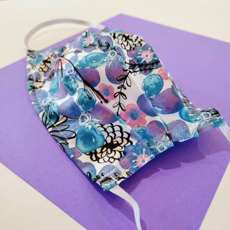 Blue Bouquet Wiederverwendbare Gesichtsmaske Mit Nasenklemmendraht Und Filterfach von LochNessLocker