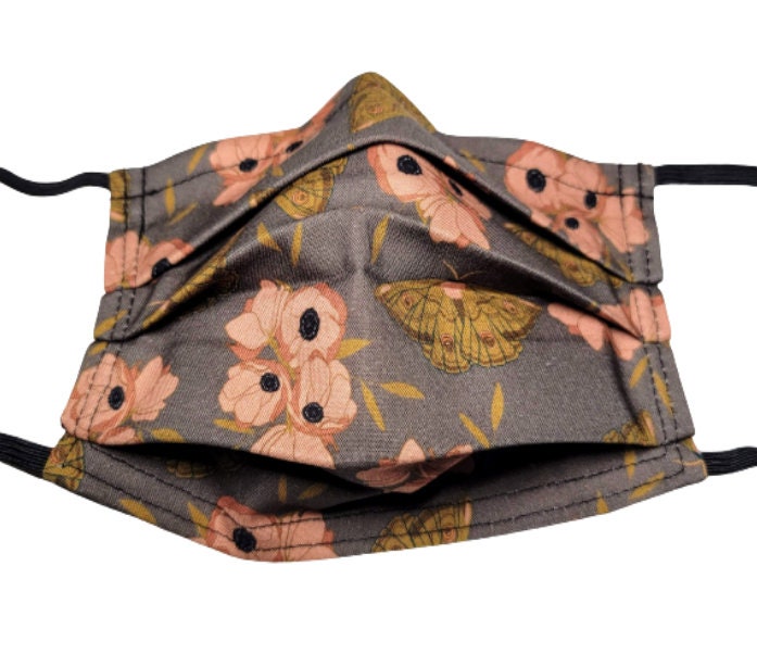 Blumen Motten Witchy Verstellbare Gesichtsmaske Mit Nasen-Klemmdraht Und Filterfach Blumen Motten Witchy Verstellbare Gesichtsmaske Mit Nasen-Klemmdraht Und Filterfach von LochNessLocker