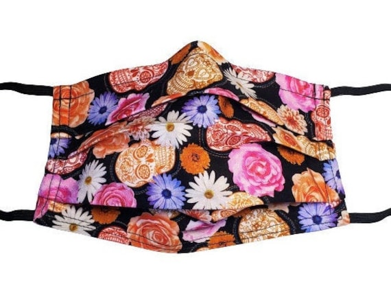 Blumen & Sugar Skulls Auf Schwarz Wiederverwendbare Einstellbare Gesichtsmaske Mit Nasen Pinch Wire Und Filter Fach 2 Lagig 100% Baumwolle von LochNessLocker
