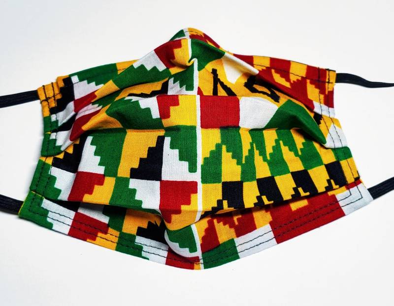 Ghanese Kente Fabric Wiederverwendbare Verstellbare Gesichtsmaske Mit Filterfach Und Nasenklemmendraht Ghanese Kente Fabric Wiederverwendbare Verstellbare Gesichtsmaske Mit Filterfach Und Nasenklemmendraht von LochNessLocker
