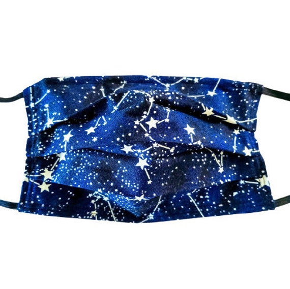 Glow in The Dark Constellations Wiederverwendbare Gesichtsmaske Mit Nasenklemmen-Draht Und Filterfach Glow in The Dark Constellations Wiederverwendbare Gesichtsmaske Mit Nasenklemmen-Draht Und Filterfach von LochNessLocker
