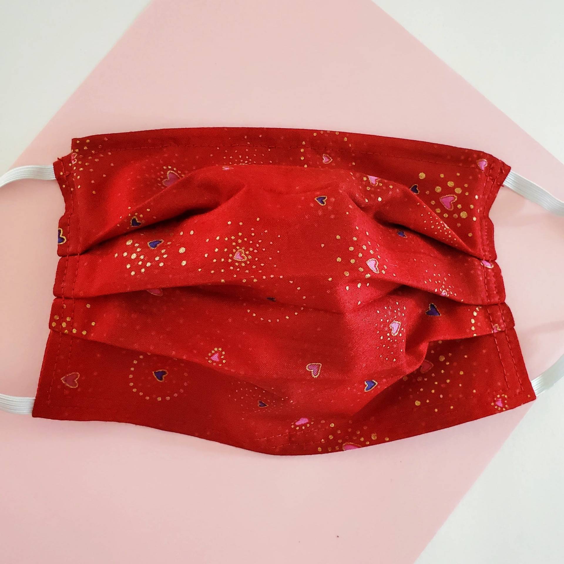 Golden Heart Wiederverwendbare Gesichtsmaske Mit Nasenklemme Und Filterfach Golden Heart Wiederverwendbare Gesichtsmaske Mit Nasenklemme Und Filterfach von LochNessLocker