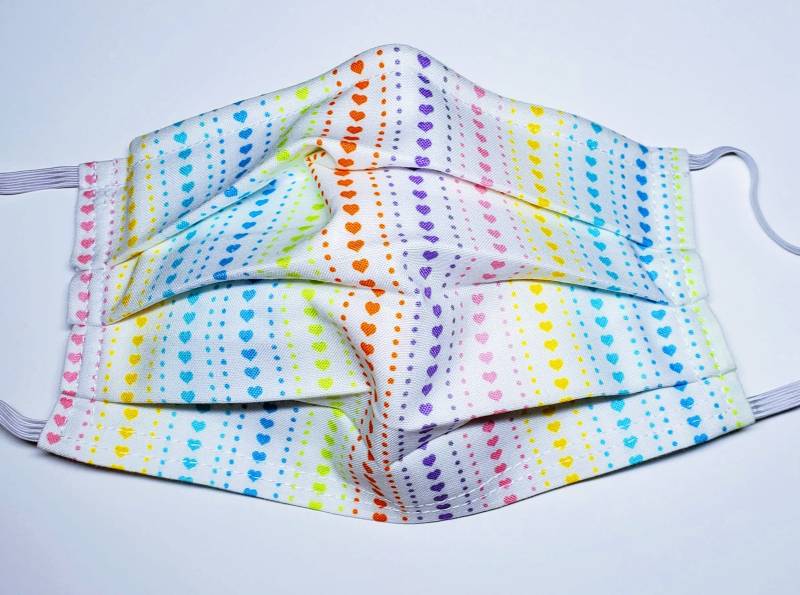 Heart Stripes Wiederverwendbare Verstellbare Gesichtsmaske Mit Filterfach Und Nasenklemmendraht Heart Stripes Wiederverwendbare Verstellbare Gesichtsmaske Mit Filterfach Und Nasenklemmendraht von LochNessLocker