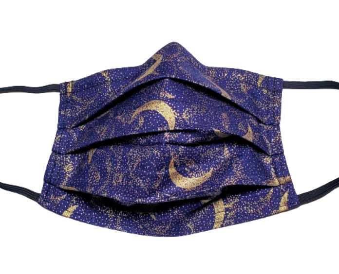 Metallic Midnight Moon Maske Batik Wiederverwendbare Gesichtsmaske Mit Nasenklemme Draht Und Filterfach Doppelschicht 100% Baumwolle Metallic Midnight Moon Maske Batik Wiederverwendbare Gesichtsmaske Mit Nasenklemme Draht Und Filterfach Doppelschicht 100% Baumwolle von LochNessLocker
